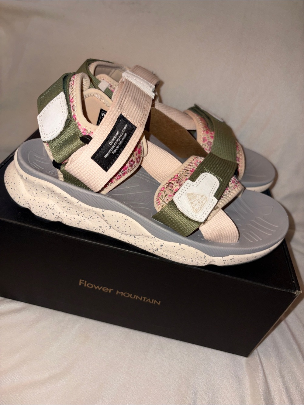 NWT Flower Mountain Nazca 2 Sandal in Taupe - Picture 10 of 15